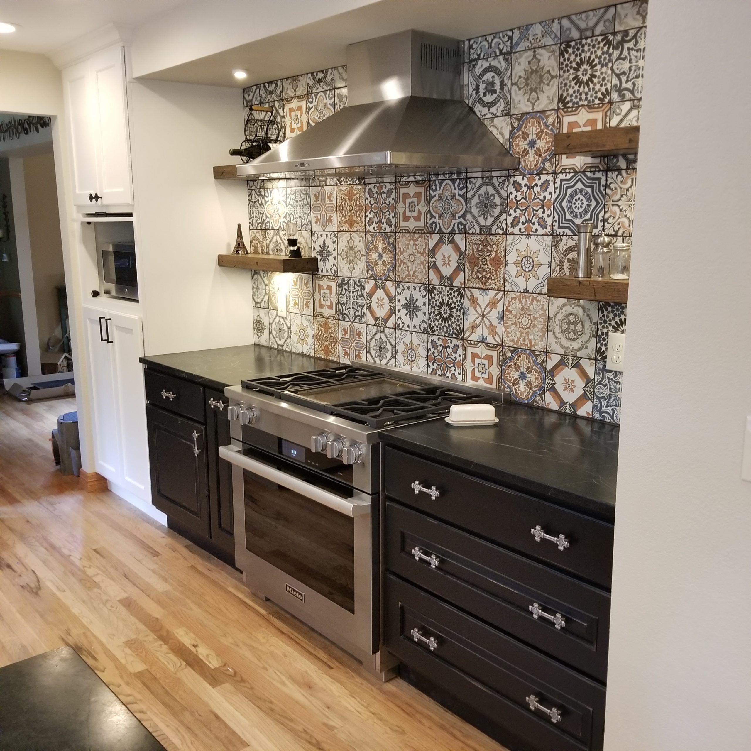 AWESOME BACKSPLASH